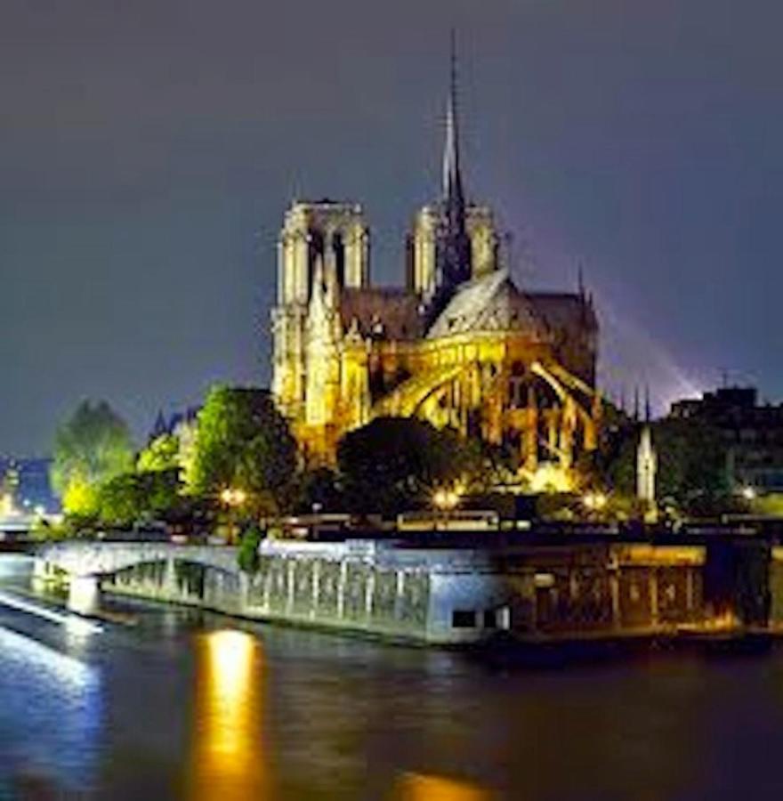 Apartment Marais 75004 Seine River